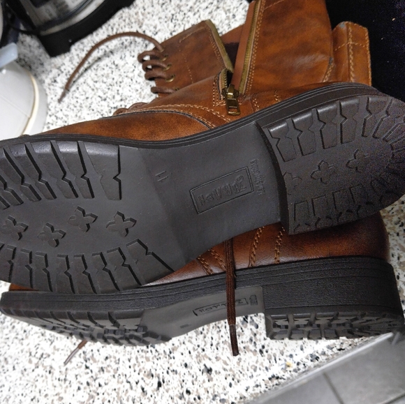 Shoes - Picture 5 of 11